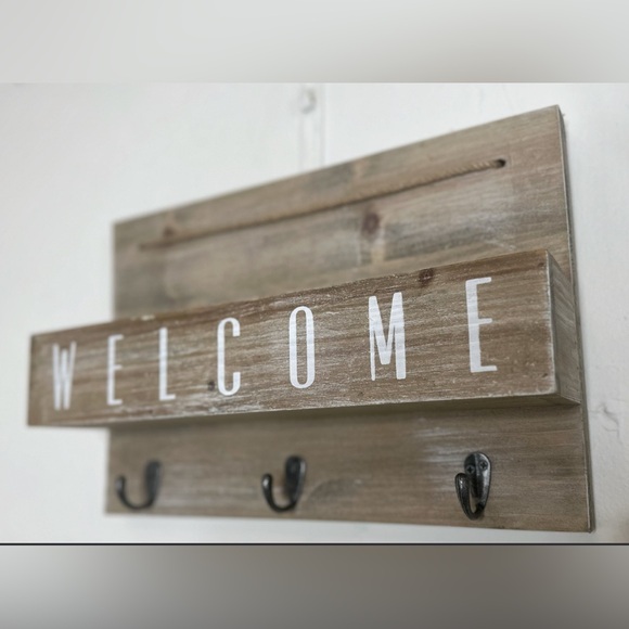 Rustic Primitive Welcome Storage Key Organizer - Picture 2 of 3